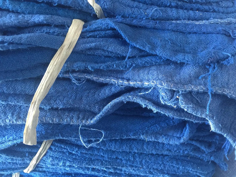 Close-up of 1000 Count Blue Shop Towels Rags For Mechanics And Industrial Cleaning, Heavy Duty 13x14 Inch Cotton Cloths.