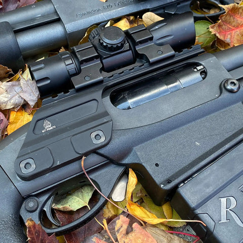 12 Gauge Optic Mount For Shotguns With Full Length Picatinny Rail And Bead Sight Access Removable 4 Shell Carrier Matte Black