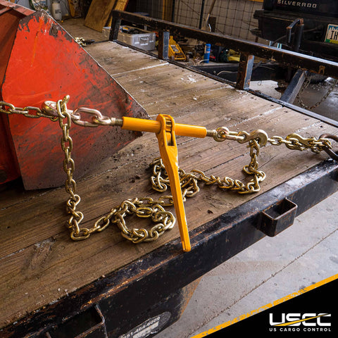 2 Pack Heavy Duty Ratchet Load Binders for 3/8 to 1/2 Inch Grade 70 Chain securing load on flatbed trailer