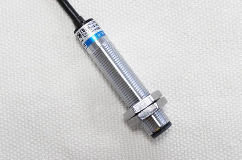 Diffuse Reflection Photoelectric Switch Sensor E3F1DS5C4 NPN NO 18mm Diameter with 5cm Sensing Range shown on white surface