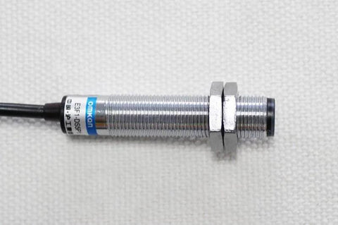 Diffuse Reflection Photoelectric Switch Sensor E3F1DS5C4 NPN NO 18mm Diameter With 5cm Sensing Range in metal casing
