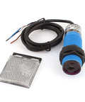 E30 R4PA Workhorse Photoelectric Switch With Reflector, PNP No 3 Wire Sensor, infrared retroreflective detection