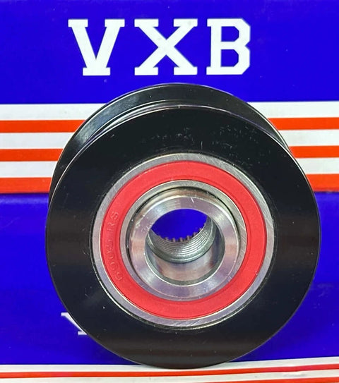 2605529 Alternator Overrunning Clutch Pulley For OPEL ASTRA Chevrolet, close-up showing front side with red center bearing.