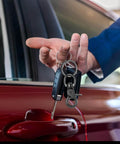 Hand holding keys with Six Pcs Black 60mm Zinc Alloy Trigger Carabiner Heavy Duty Swivel Snap Hooks With 360 Degree Rotatable Eye Clips