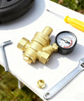 Heavy Duty Brass Water Pressure Regulator With Gauge, 3/4 Inch NPT Thread DN20, lead-free brass valve, tools included, outdoor placement