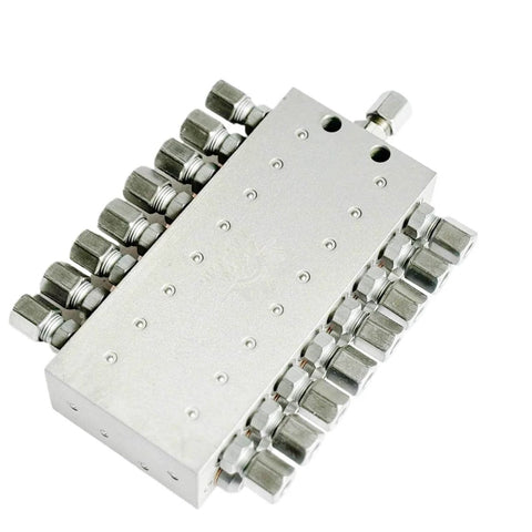 Electric Grease Pump Lubricator For Lathes Piston Style Automatic Grease Lubrication System close-up of connector manifold