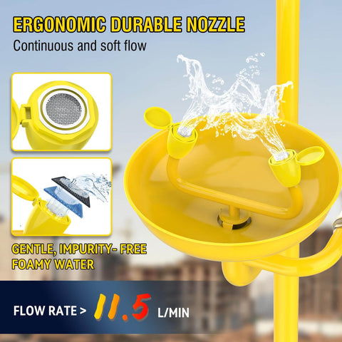 Primer plano de una estación industrial de ducha de emergencia y lavaojos con color amarillo. ABS Recubrimiento que muestra las boquillas y el flujo de agua, conforme a la norma ANSI.