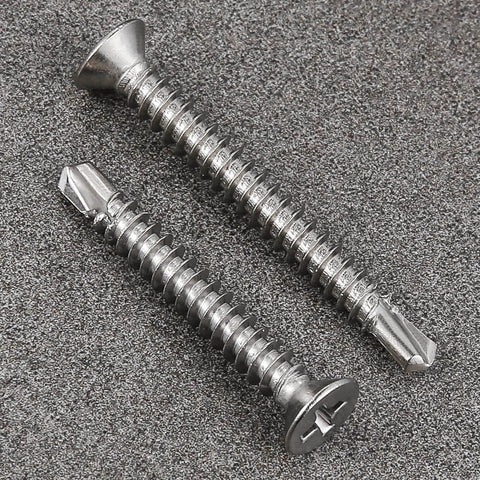 Close-up of 500pcs #8 x 5/8 Inch Flat Head Self Tapping Sheet Metal Screws Stainless Steel High Strength Quick Self Drilling Screws