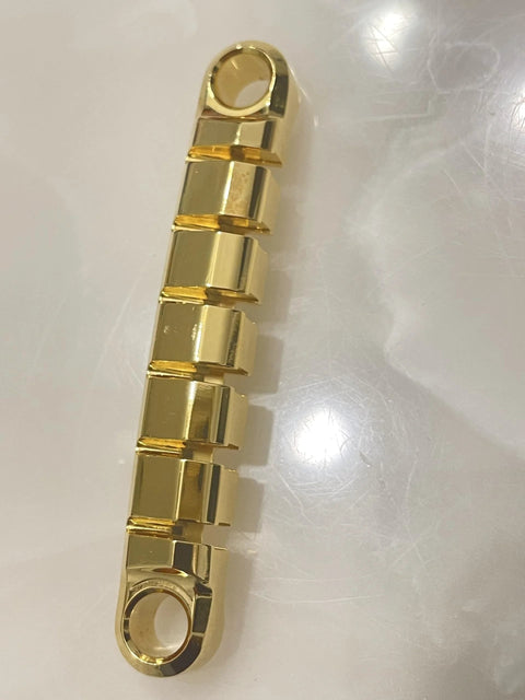 Industrial Grade 24K Gold Plating Solution For Immersion And Electroplating, Quick Bonding Under 30 Seconds, gold-finished metal component