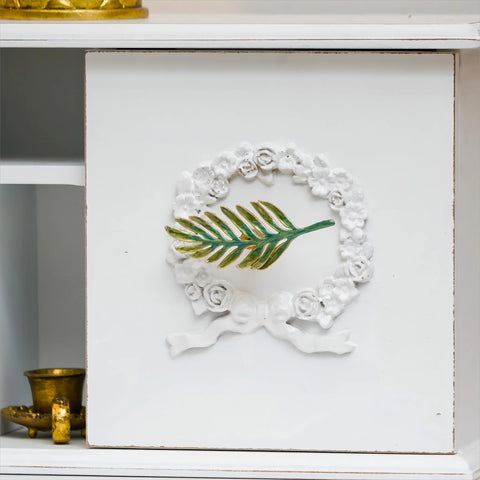 Set Of 2 Metal Green Leaf Cabinet Pulls And Drawer Handles With Simulated Leaf Shape Gradient Color And Glossy Finish installed on cabinet