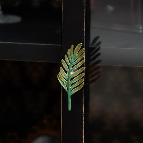 Set Of 2 Metal Green Leaf Cabinet Pulls And Drawer Handles With Simulated Leaf Shape Gradient Color And Glossy Finish installed on a cabinet