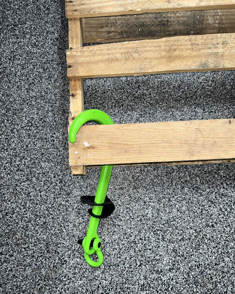 Workhorse Heavy Duty Pallet Puller Quick Rig Hook And Shackle 2 Ton 4000 Lbs WLL Forged Steel Pallet Mover Grabber in use