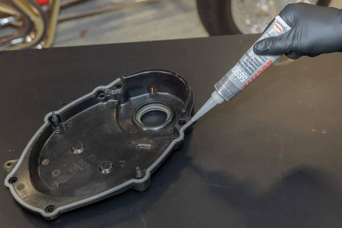 Applying RTV Grey High Performance Silicone Gasket Maker For Oil Resistant Seals In High Torque High Vibration Automotive Engines