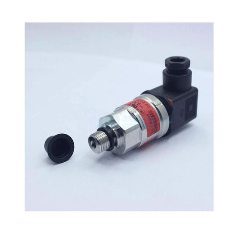 Heavy duty industrial pressure transmitter 0-150 PSI.