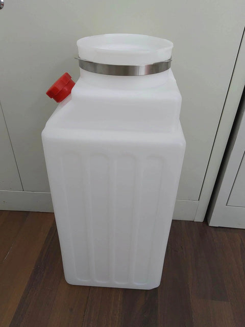 Universal Car Lift Oil Pot Hydraulic Reservoir Tank For Storage And Lifting 13 Liter Capacity 43 Cm Tall Thick Plastic