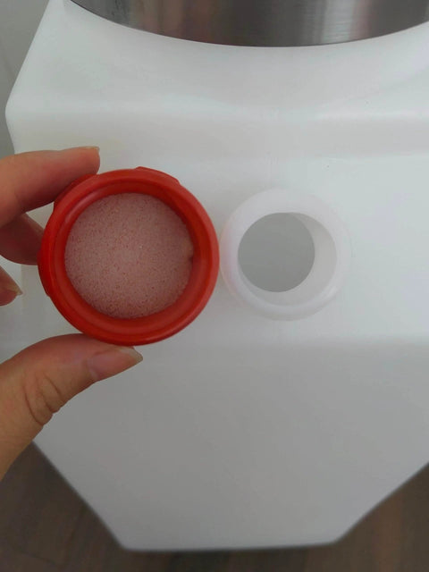Close-up of Universal Car Lift Oil Pot Hydraulic Reservoir Tank For Storage And Lifting, showing open cap and thick plastic material.