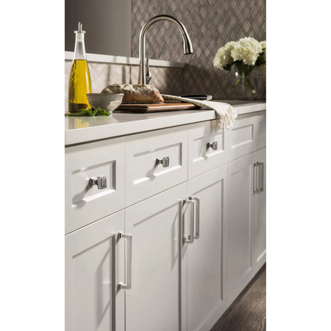 Modern kitchen with Top Knobs TK703HB Ascendra Honey Bronze cabinet pulls, showcasing premium quality construction and cohesive design.