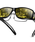 Lunettes de conduite de nuit à porter par-dessus les lunettes habituelles, dotées de verres jaunes polarisés UV400 anti-éblouissants, vues de face sur fond de paysage urbain