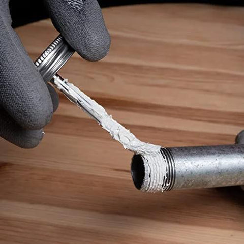 Application of Pro Grade Pipe Joint Compound With PTFE And Brush For Sealing And Lubricating Threaded Joints White Non Hardening