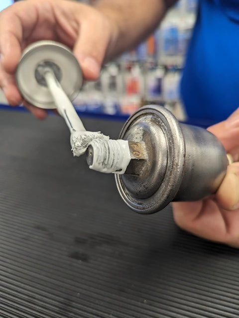Applying Economical PTFE Thread Sealant For Fittings And Piping That Seals Under Pressure In Air Oil Diesel And Hydraulic Systems
