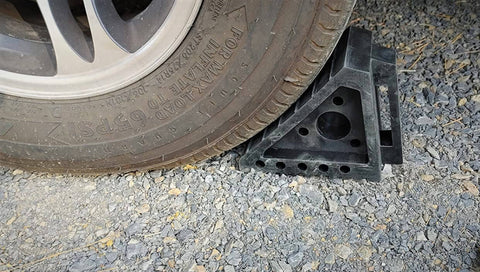 All Weather Solid Rubber Wheel Chock With Oil Resistant Traction Pad for Cars Travel Trailers RVs Trucks And ATVs Built For Maximum Grip
