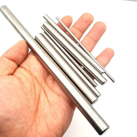 Hand holding 2 Pack Steel Transmission Shafts 2mm 3mm 4mm 5mm 6mm 8mm 10mm Diameter 100mm Length For DIY Motor Drive Toy Models