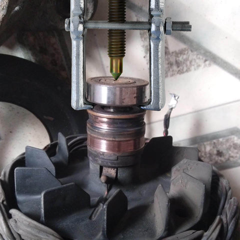 Three Inch Two Jaw Bearing Puller Tool Set With Adjustable Carbon Steel Mandrel Gear Pulley And Flywheel Remover in use