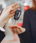 Exchanging car keys using 4 Pcs Titanium Alloy Horseshoe D-Shaped Buckle Keychains, Includes Screwdriver, Lightweight and Durable