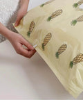 Hand sealing vacuum bag with 10 Pack Vacuum Storage Bag Clips For Tight Seals And Easy Zipper Closure Space Saver Clips