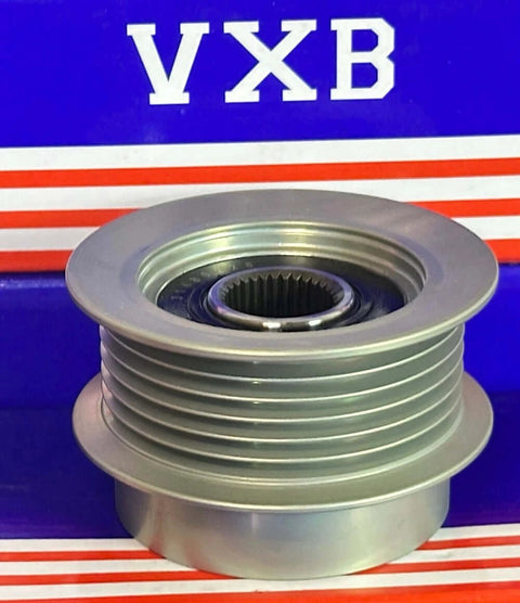 31480228 Alternator Pulley for Volvo Xc90 Mk2, metal design, displayed with VXB branding and striped backdrop