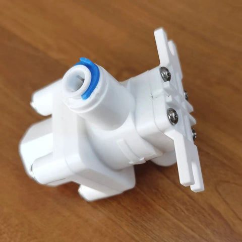 RO system pressure relief regulator with quick connect