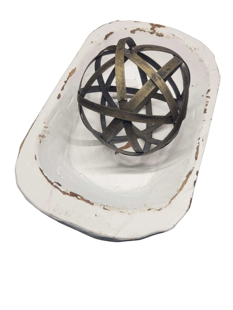 Boules décoratives en métal tissé « Audrey's Woven » inch 10 inch vieilli sur fond blanc