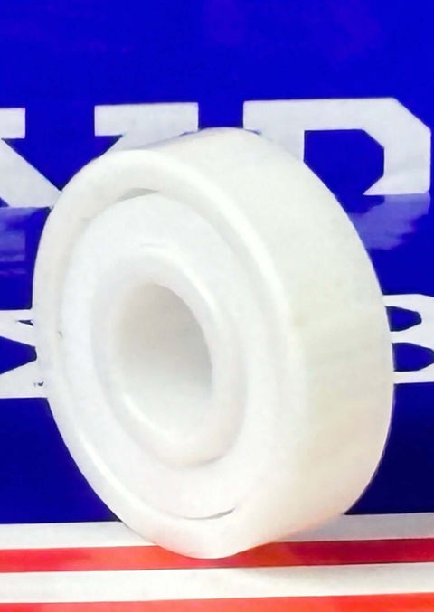 Rodamiento de Bolas Cerámicas 6-Ball 608 Full Ceramic 8x22x7mm Miniatura mostrada sobre un fondo colorido.