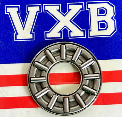 Roulements à billes ou Roller : le guide définitif - gros plan d'un roller sur un fond de marque VXB.