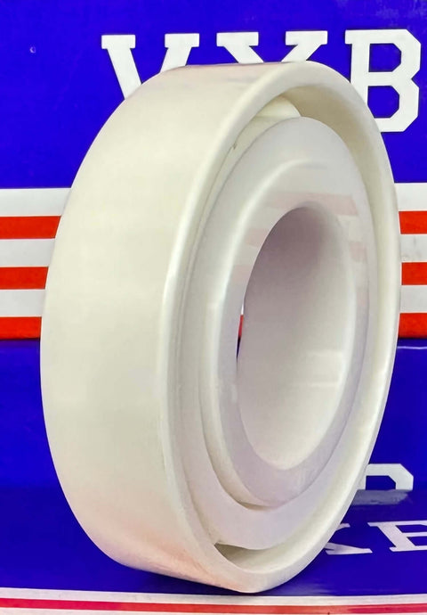 7206 Full Ceramic ZrO2 Ball Bearing 30x62x16mm est présenté sur un fond bleu et rouge.